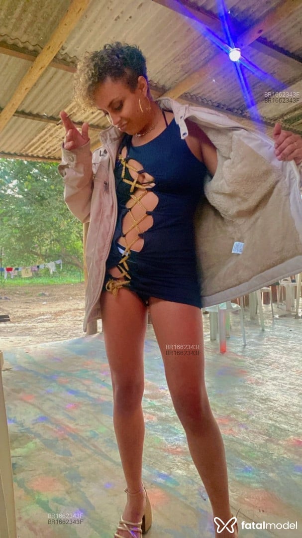 Acompanhante mulher com cabelo castanho de olhos castanhos em Manhuaçu Acompanhante mulher com cabelo castanho de olhos castanhos em Manhuaçu - Felicia