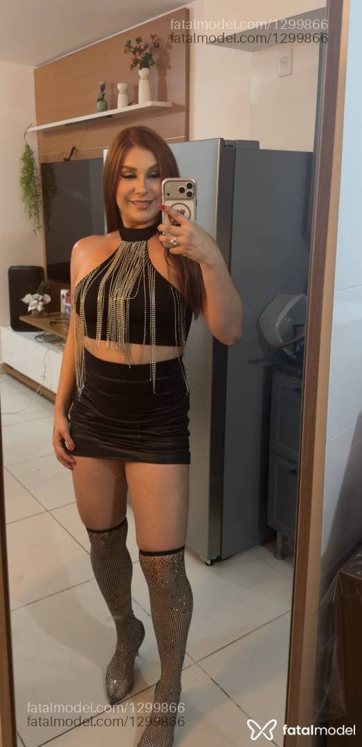 Acompanhante mulher ruiva (o) de olhos castanhos - Ariel Ferraz