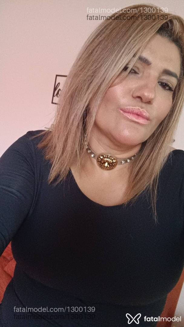 Acompanhante mulher loira (o) de olhos mel - Cameron Brasil