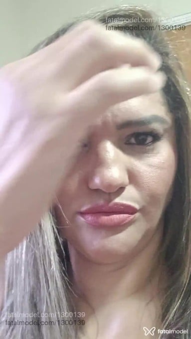 Acompanhante mulher loira (o) de olhos mel em Amparo - Cameron Brasil
