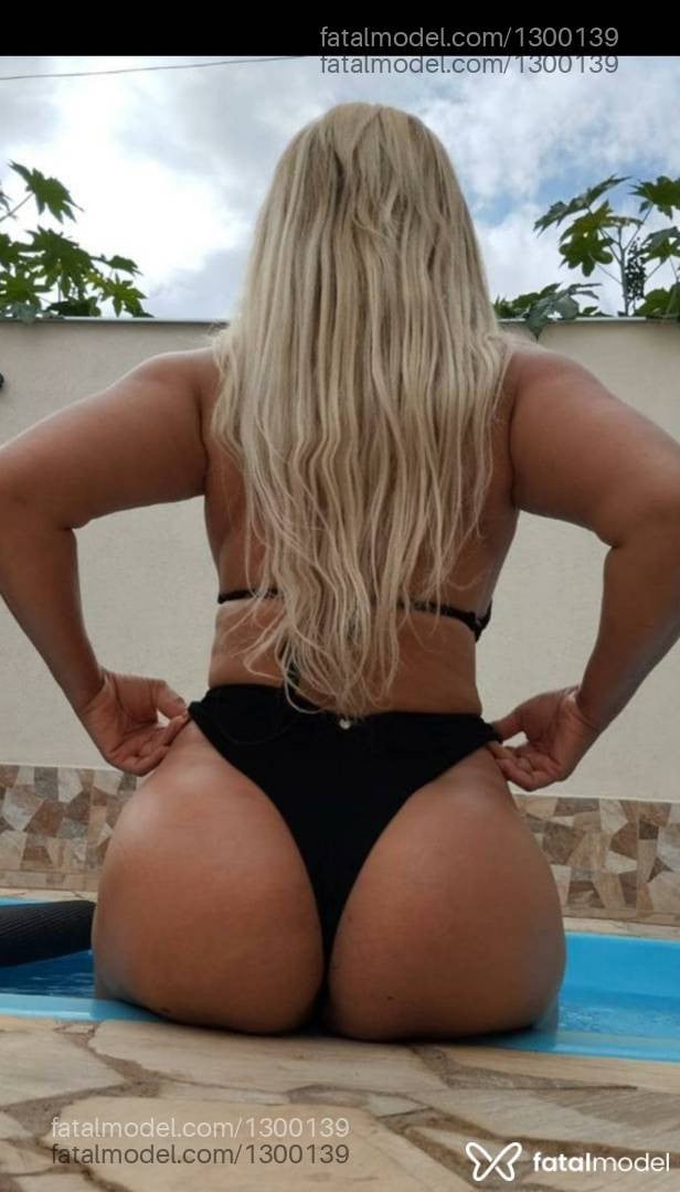 Acompanhante mulher loira (o) de olhos mel em Amparo - Cameron Brasil