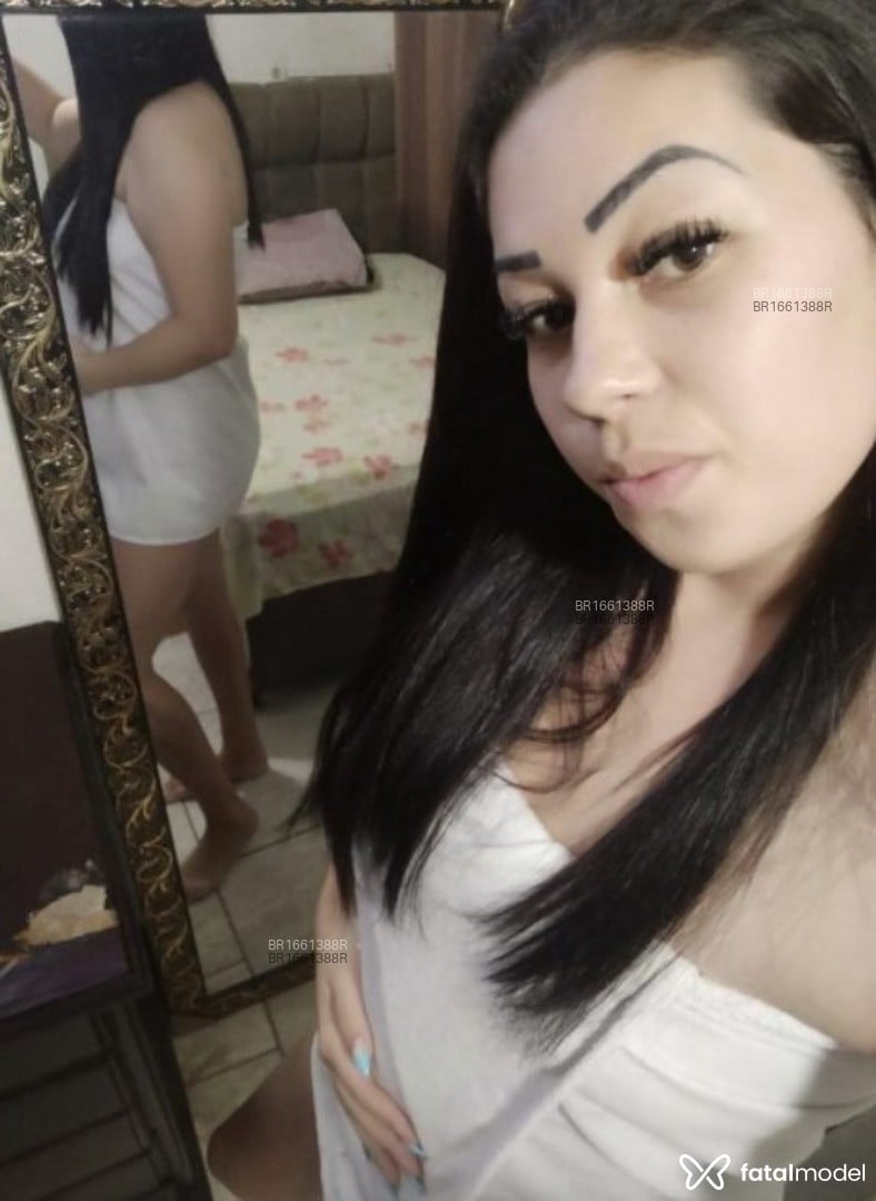 Acompanhante mulher com cabelo castanho de olhos castanhos em Navegantes - Danni