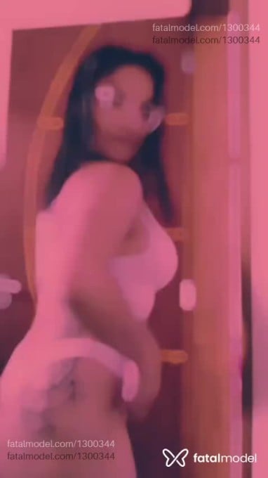 Acompanhante mulher com cabelo castanho de olhos castanhos em Barra Velha - Estrela