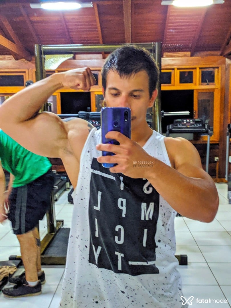 Acompanhante homem com cabelo castanho de olhos castanhos em Florianópolis - Michel campos