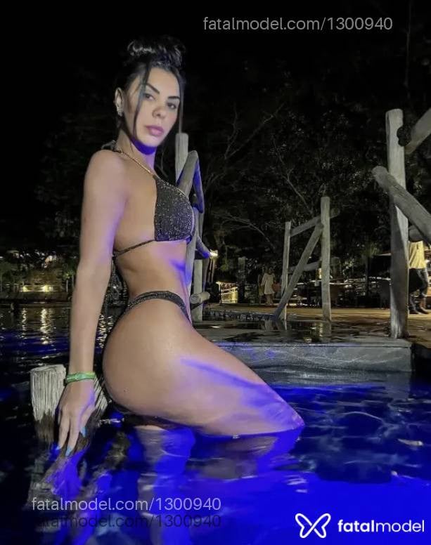 Acompanhante mulher com cabelo castanho de olhos castanhos em Castro Acompanhante mulher com cabelo castanho de olhos castanhos em Castro - LUIZA BACH