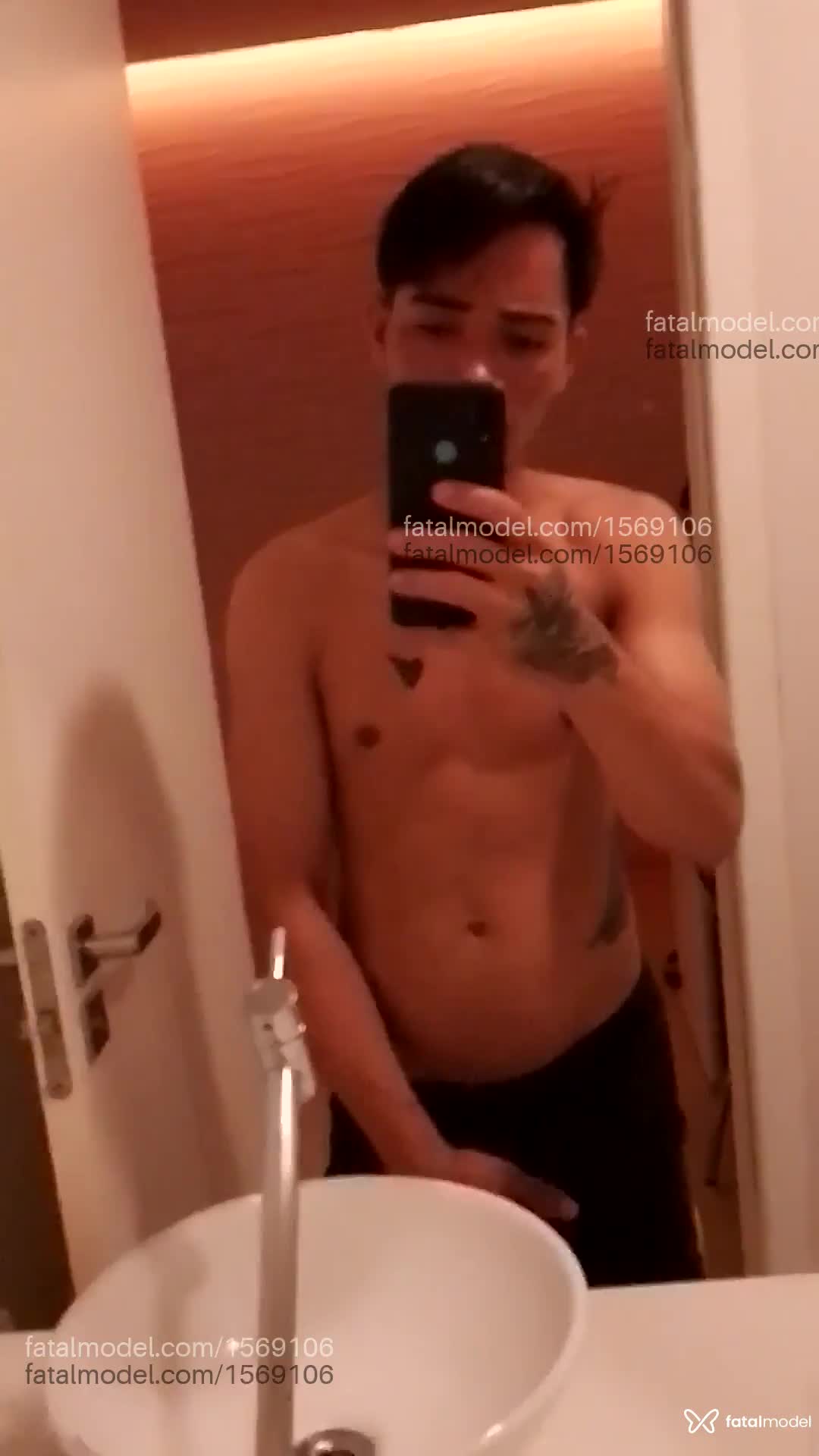 Acompanhante homem morena (o) de olhos pretos - Jhon Souza Acompanhante homem morena (o) de olhos pretos - Jhon Souza