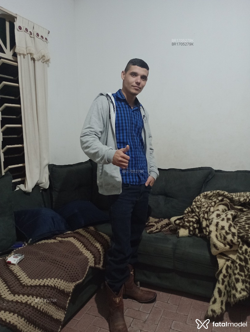 Acompanhante homem morena (o) de olhos castanhos em São José do Rio Preto - Felix batista
