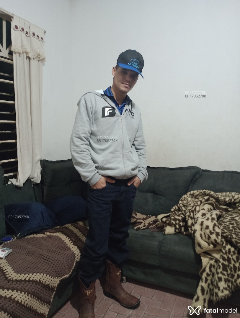 Acompanhante homem morena (o) de olhos castanhos em São José do Rio Preto - Felix batista