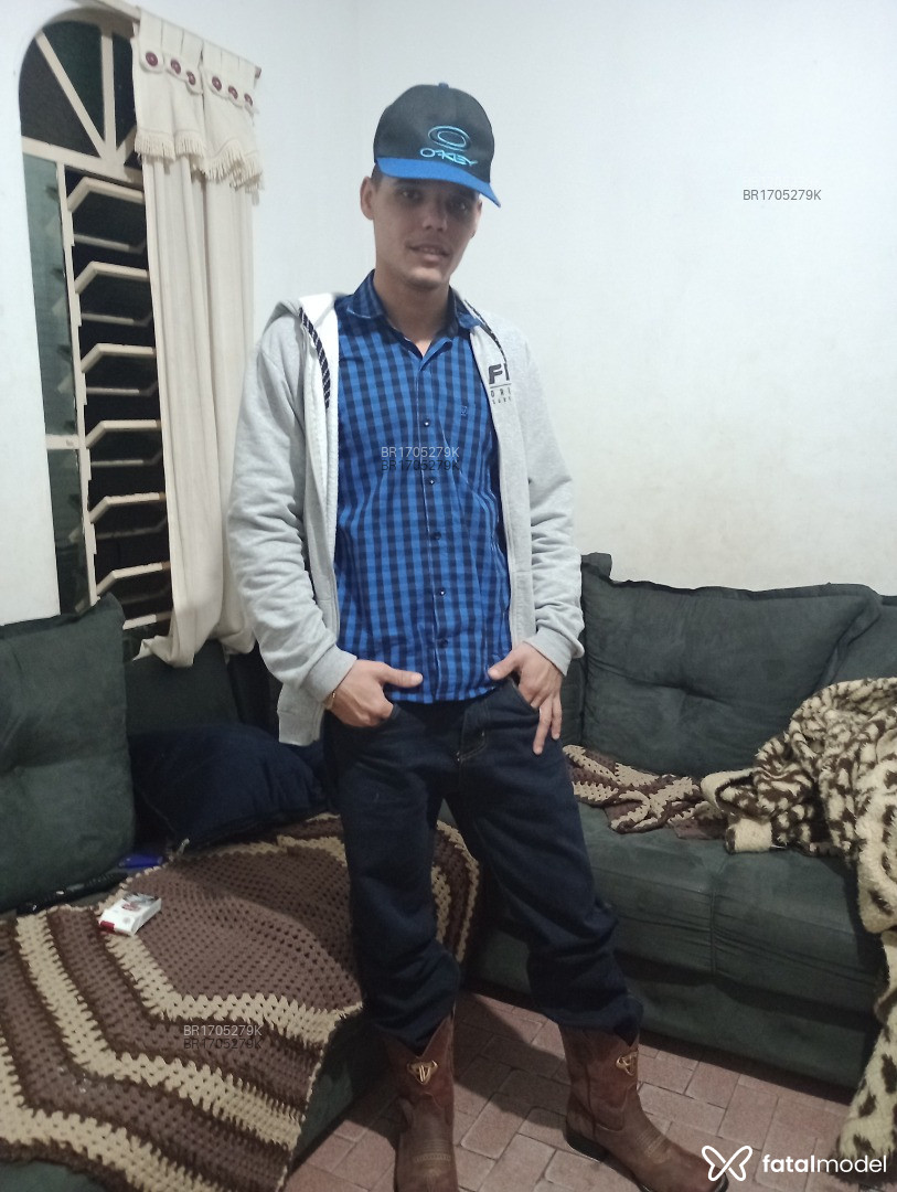 Acompanhante homem morena (o) de olhos castanhos em São José do Rio Preto - Felix batista
