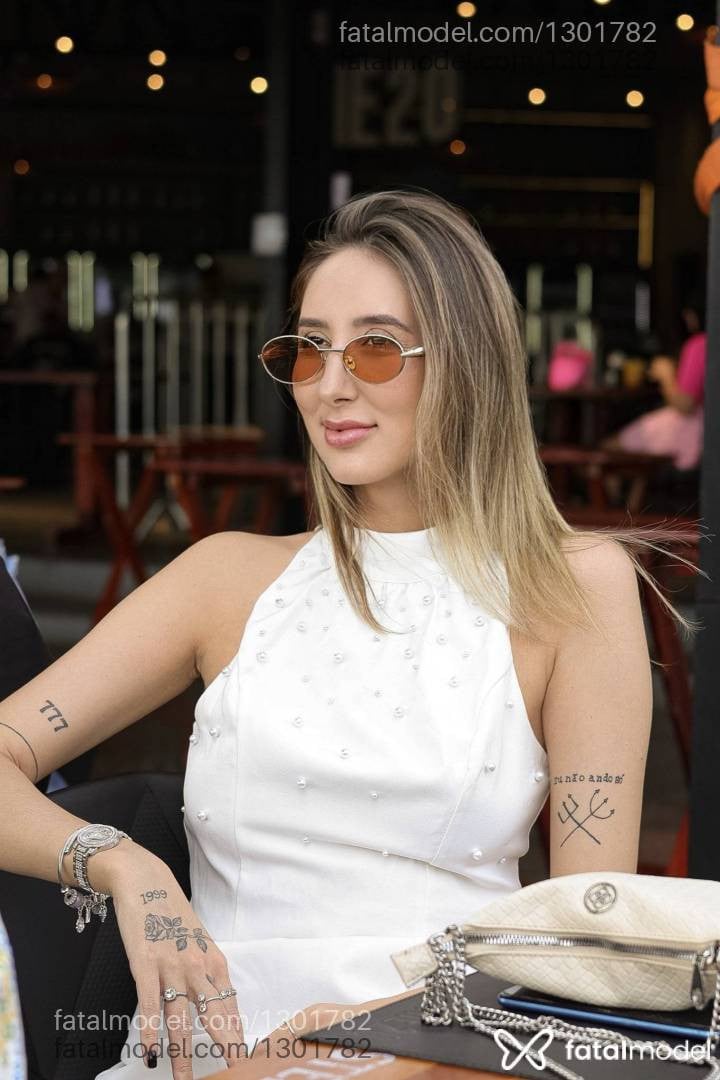 Acompanhante mulher loira (o) de olhos castanhos - Bárbara Belmonte