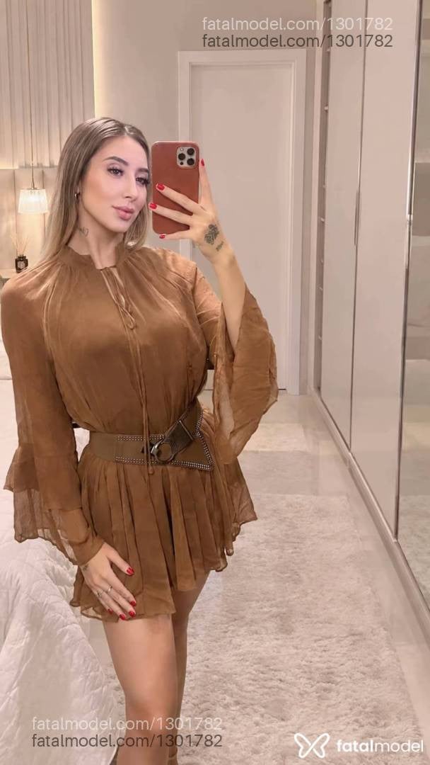 Acompanhante mulher loira (o) de olhos castanhos - Bárbara Belmonte