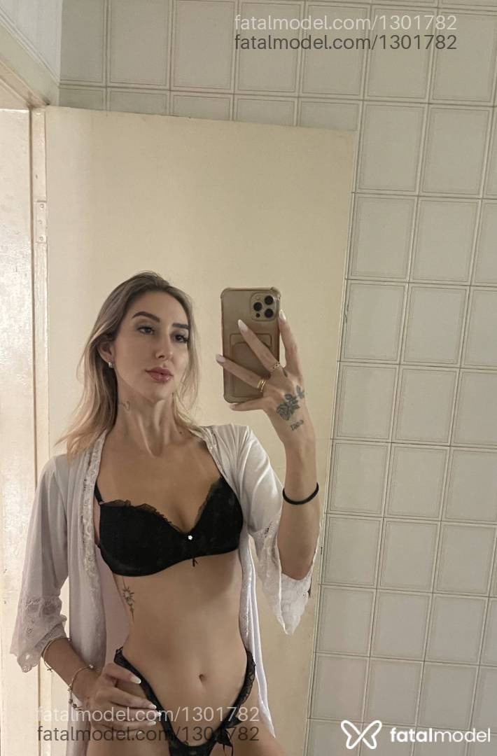 Acompanhante mulher loira (o) de olhos castanhos - Bárbara Belmonte
