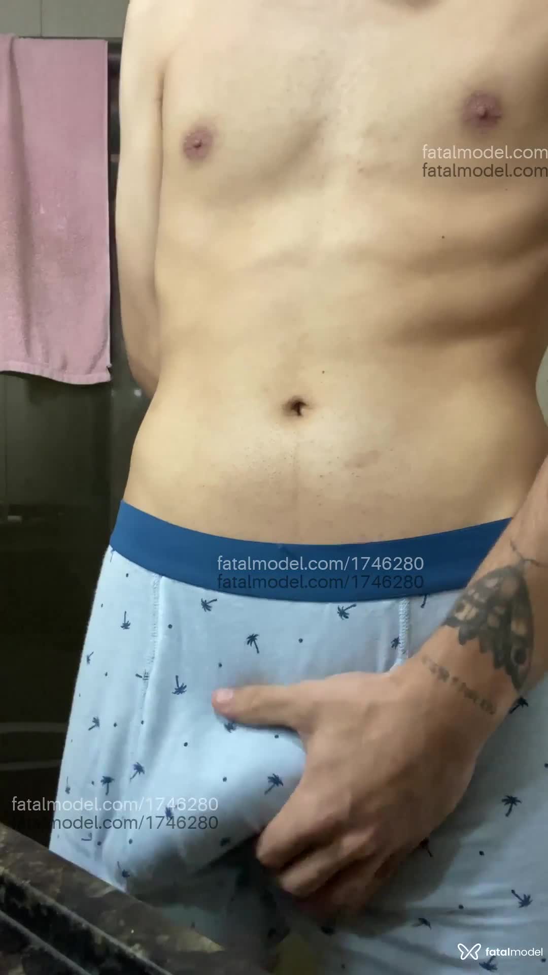 Acompanhante homem com cabelo castanho de olhos castanhos em Virtual Acompanhante homem com cabelo castanho de olhos castanhos em Virtual - miguel