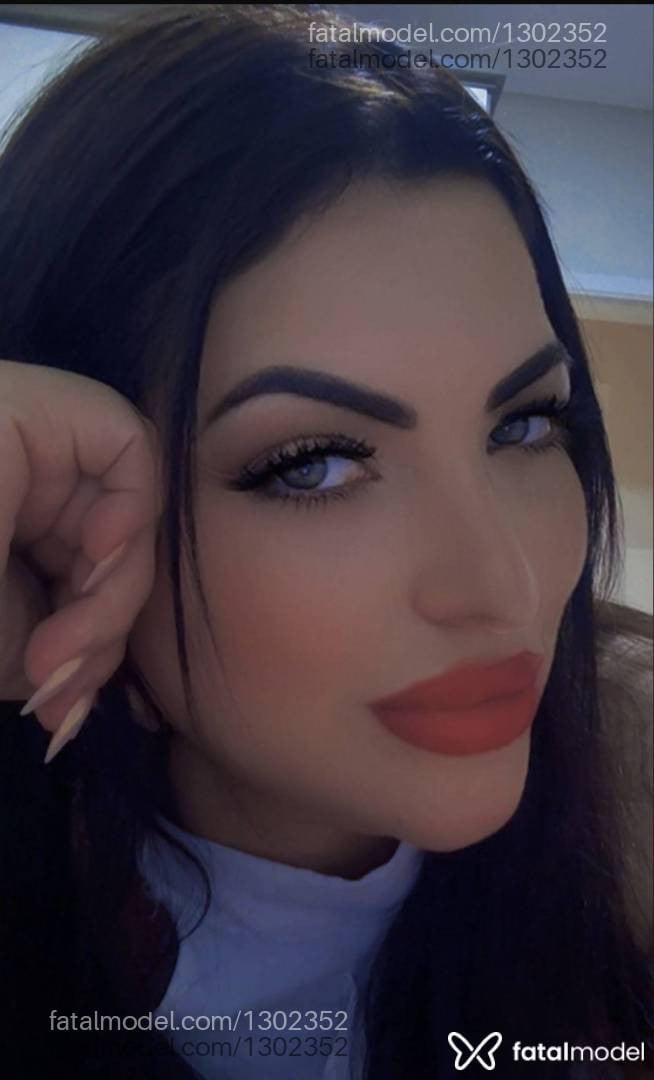 Acompanhante mulher morena (o) de olhos verdes - Bruna