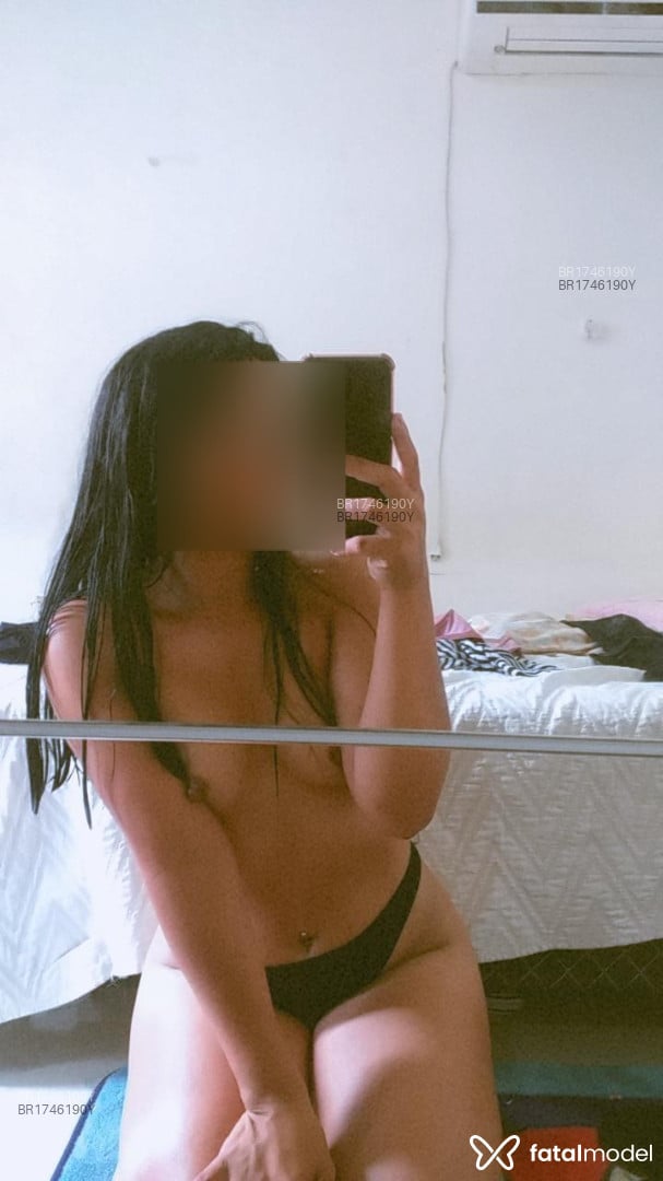 Acompanhante mulher com cabelo castanho de olhos castanhos em Virtual - Brenda