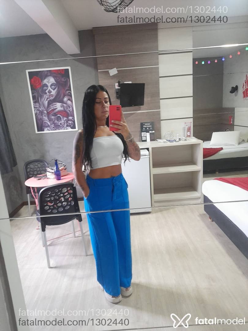 Acompanhante mulher morena (o) de olhos castanhos - Erika