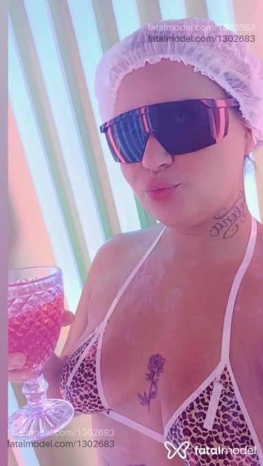 Acompanhante mulher com cabelo castanho de olhos castanhos em Gravataí - Amanda Collins