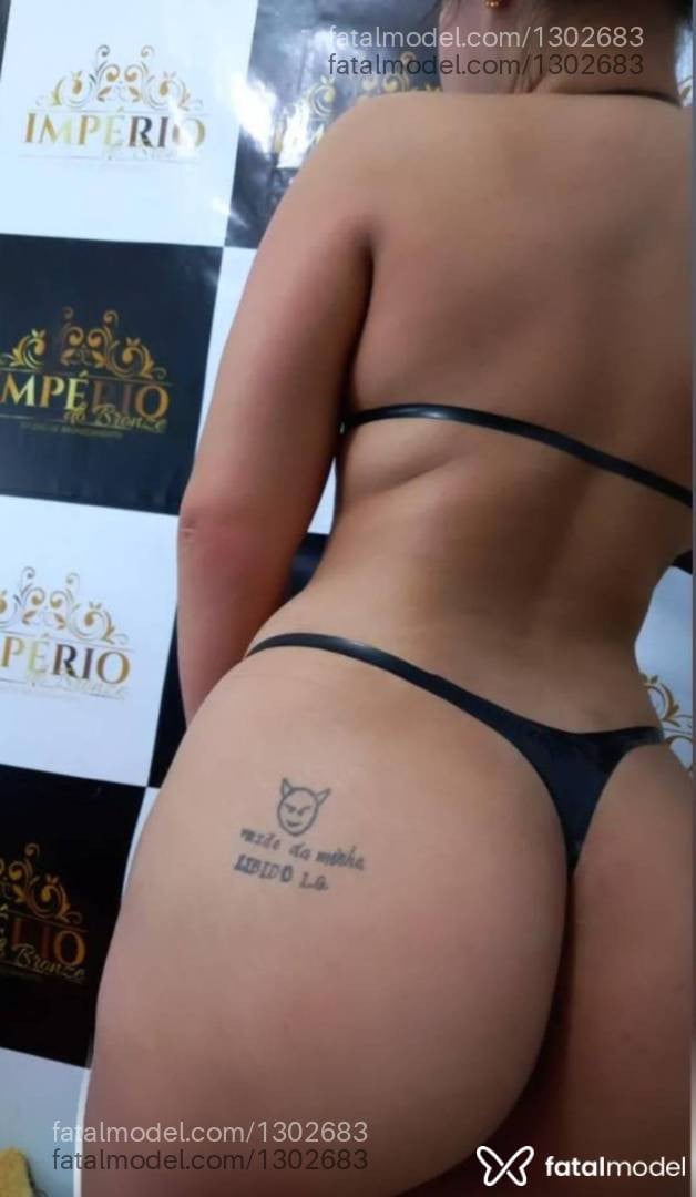 Acompanhante mulher com cabelo castanho de olhos castanhos em Gravataí - Amanda Collins