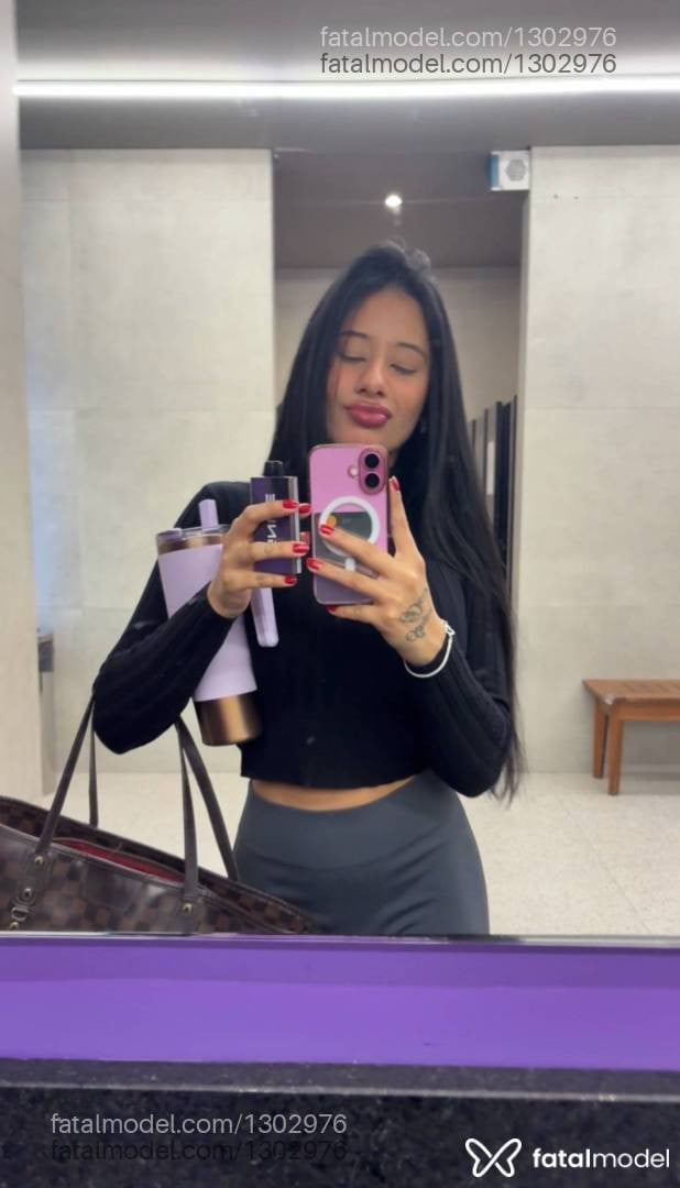 Acompanhante mulher morena (o) de olhos pretos - Júlia Awada