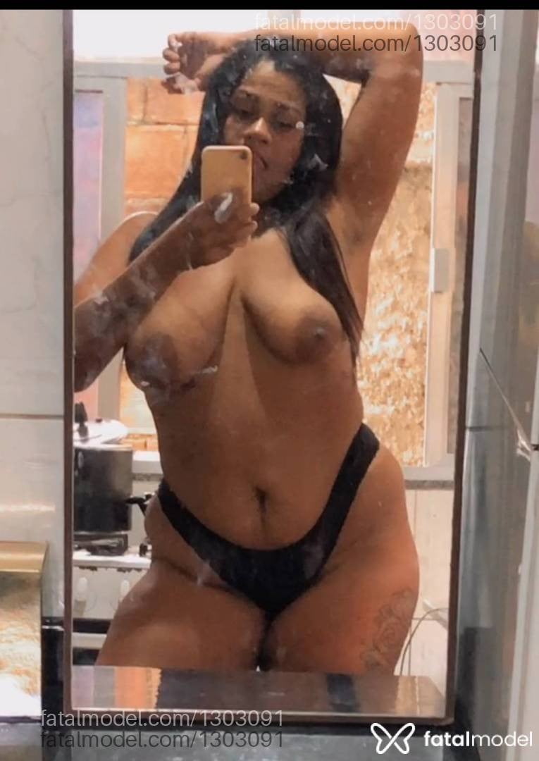 Acompanhante mulher morena (o) de olhos pretos - Mirella