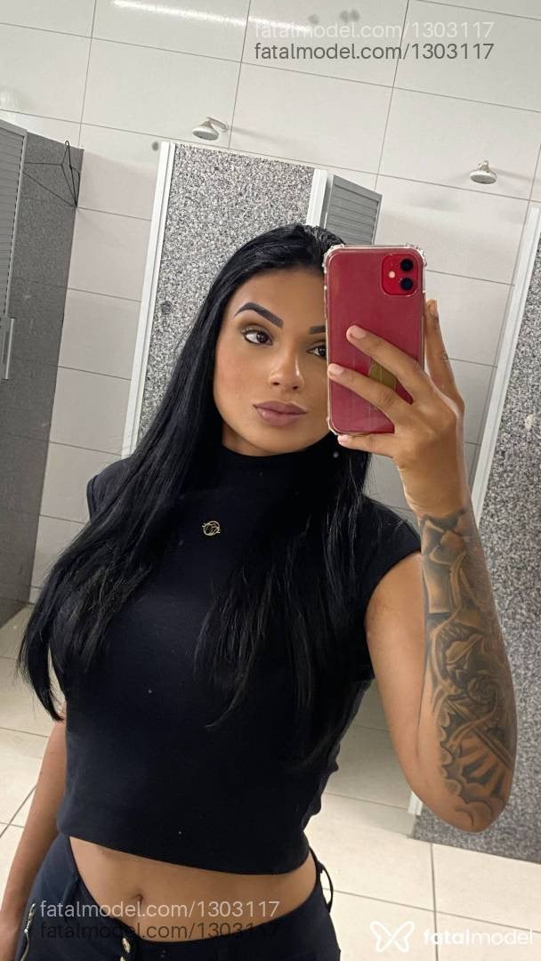 Acompanhante mulher morena (o) de olhos castanhos - MARQUEZINEE