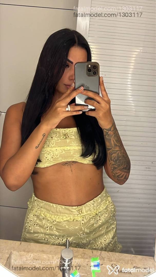 Acompanhante mulher morena (o) de olhos castanhos - MARQUEZINEE