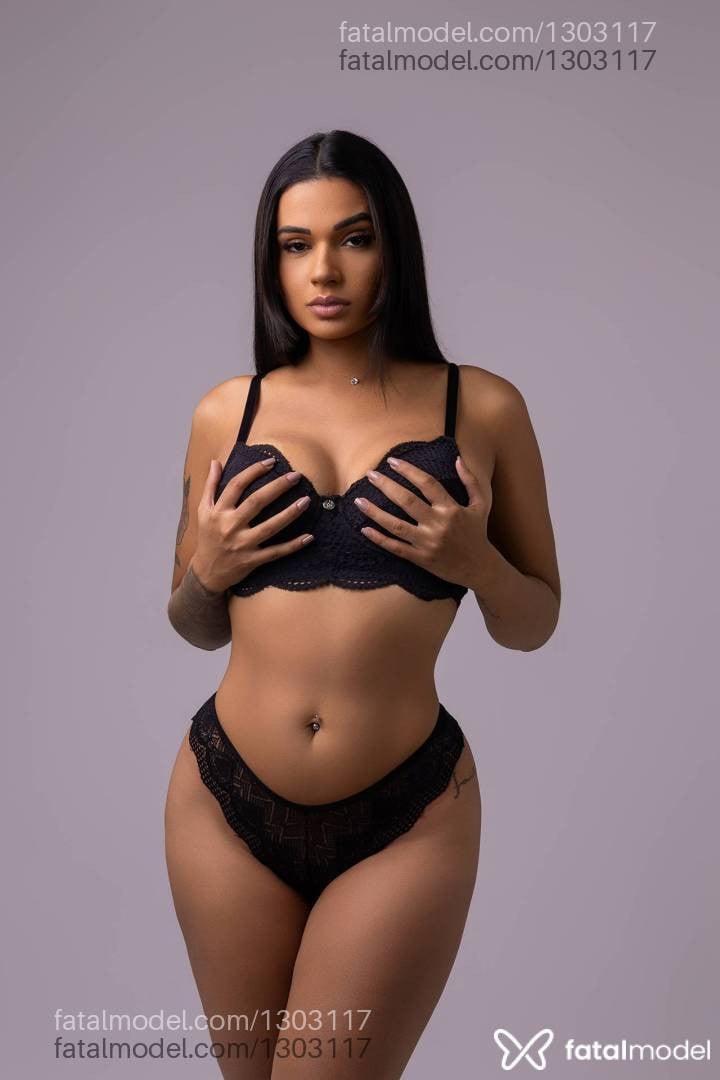 Acompanhante mulher morena (o) de olhos castanhos - MARQUEZINEE