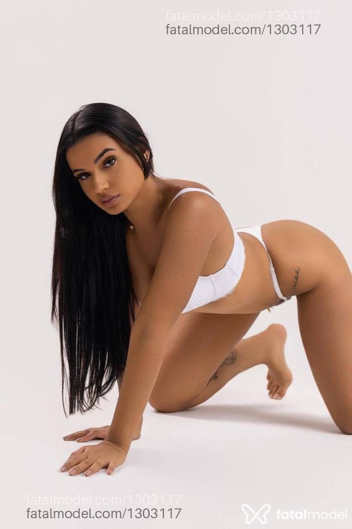 Acompanhante mulher morena (o) de olhos castanhos - MARQUEZINEE