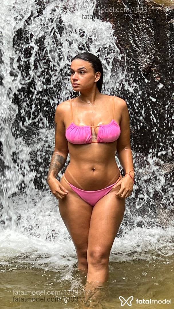 Acompanhante mulher morena (o) de olhos castanhos - MARQUEZINEE