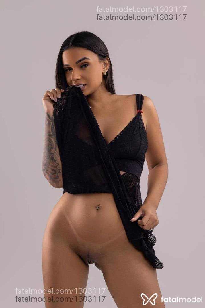 Acompanhante mulher morena (o) de olhos castanhos - MARQUEZINEE