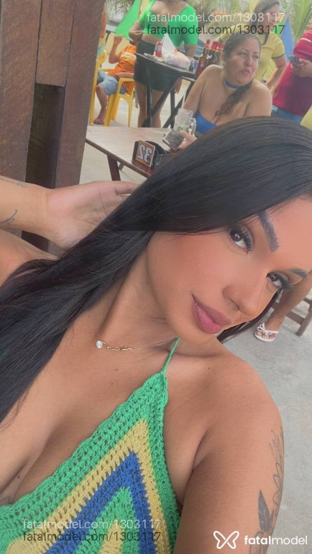 Acompanhante mulher morena (o) de olhos castanhos - MARQUEZINEE