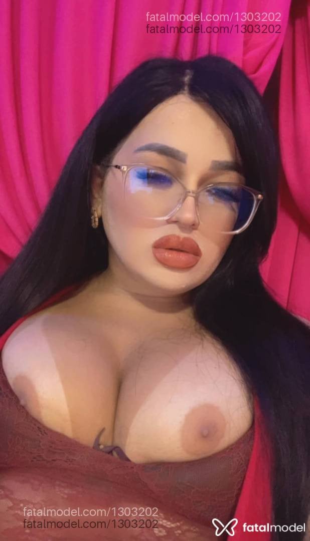 Acompanhante mulher trans com cabelo castanho de olhos castanhos - Raissa