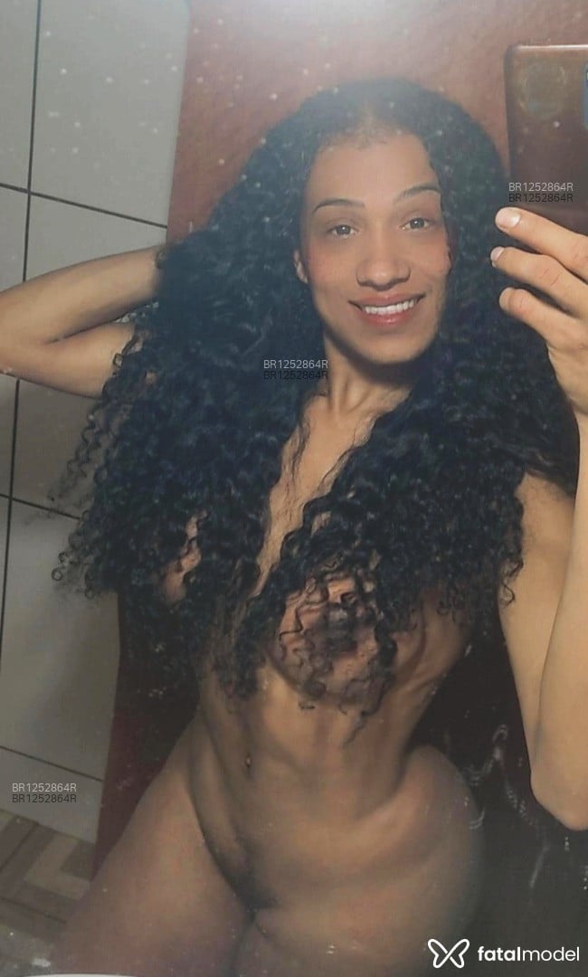Acompanhante mulher trans morena (o) de olhos castanhos em Ituiutaba - Julia