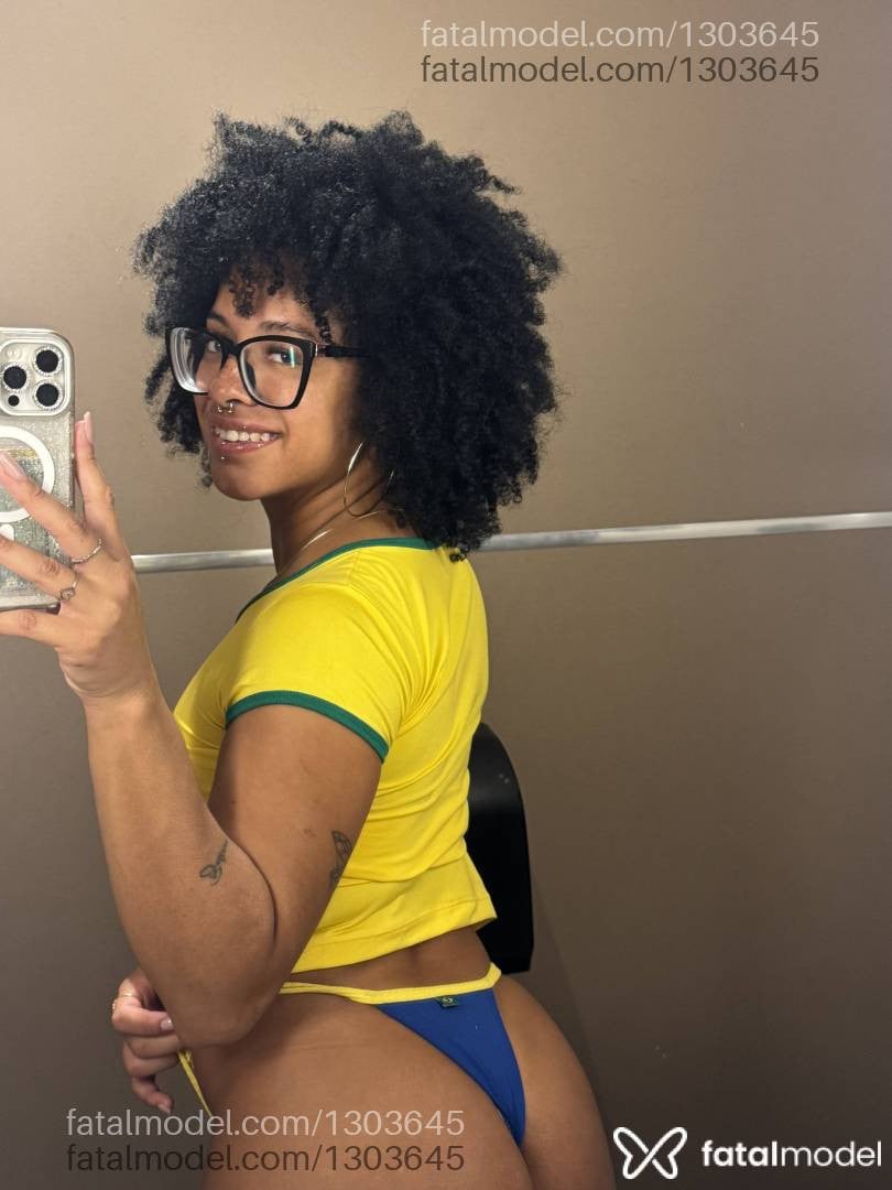 Acompanhante mulher morena (o) de olhos castanhos em Garopaba - Aylla