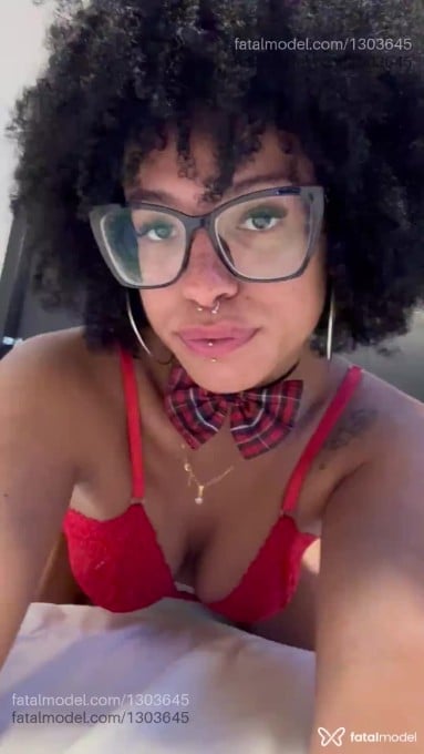 Acompanhante mulher morena (o) de olhos castanhos em Garopaba Acompanhante mulher morena (o) de olhos castanhos em Garopaba - Aylla