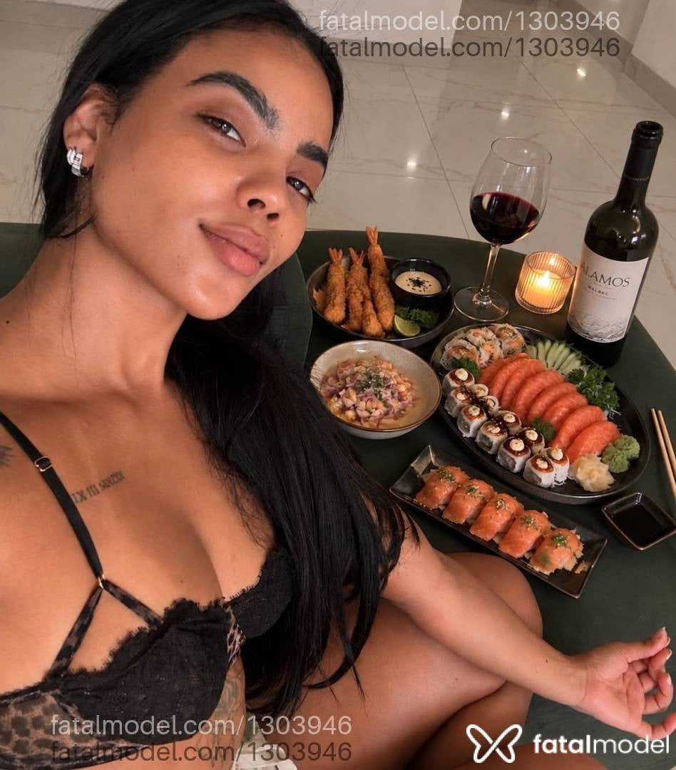 Acompanhante mulher morena (o) de olhos pretos - Mary Dias