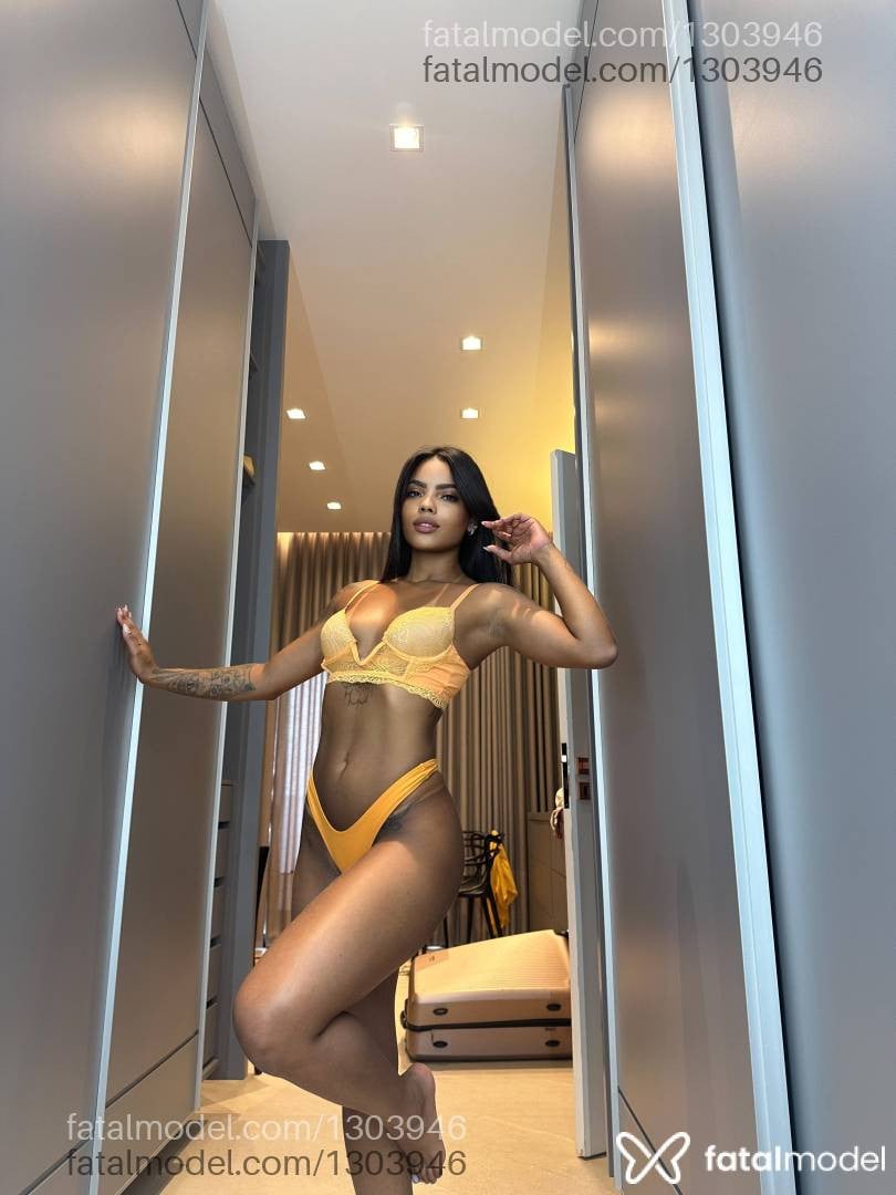 Acompanhante mulher morena (o) de olhos pretos - Aurora Castelli
