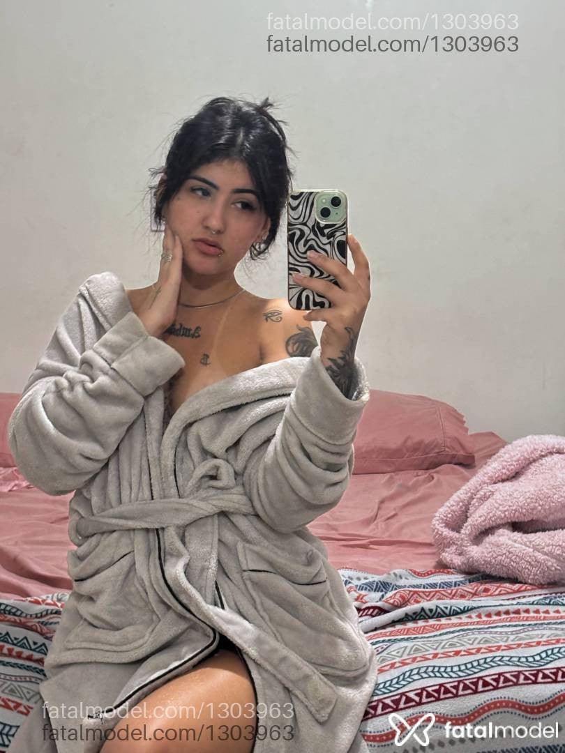 Acompanhante mulher morena (o) de olhos pretos - Yasmin