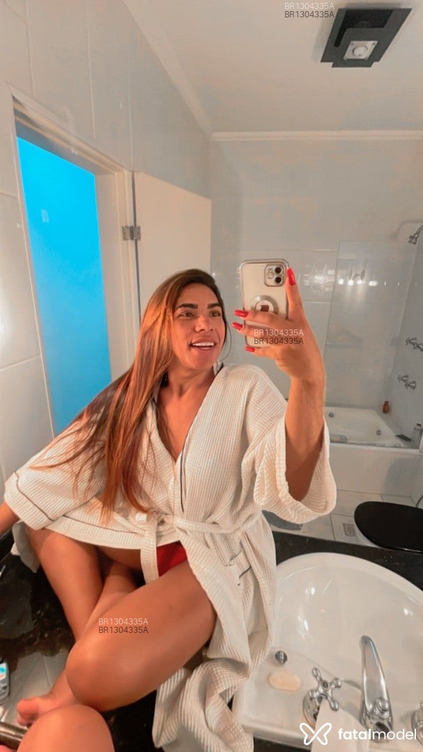 Acompanhante travesti com cabelo castanho de olhos castanhos em Sorocaba Acompanhante travesti com cabelo castanho de olhos castanhos em Sorocaba - Naty Borges