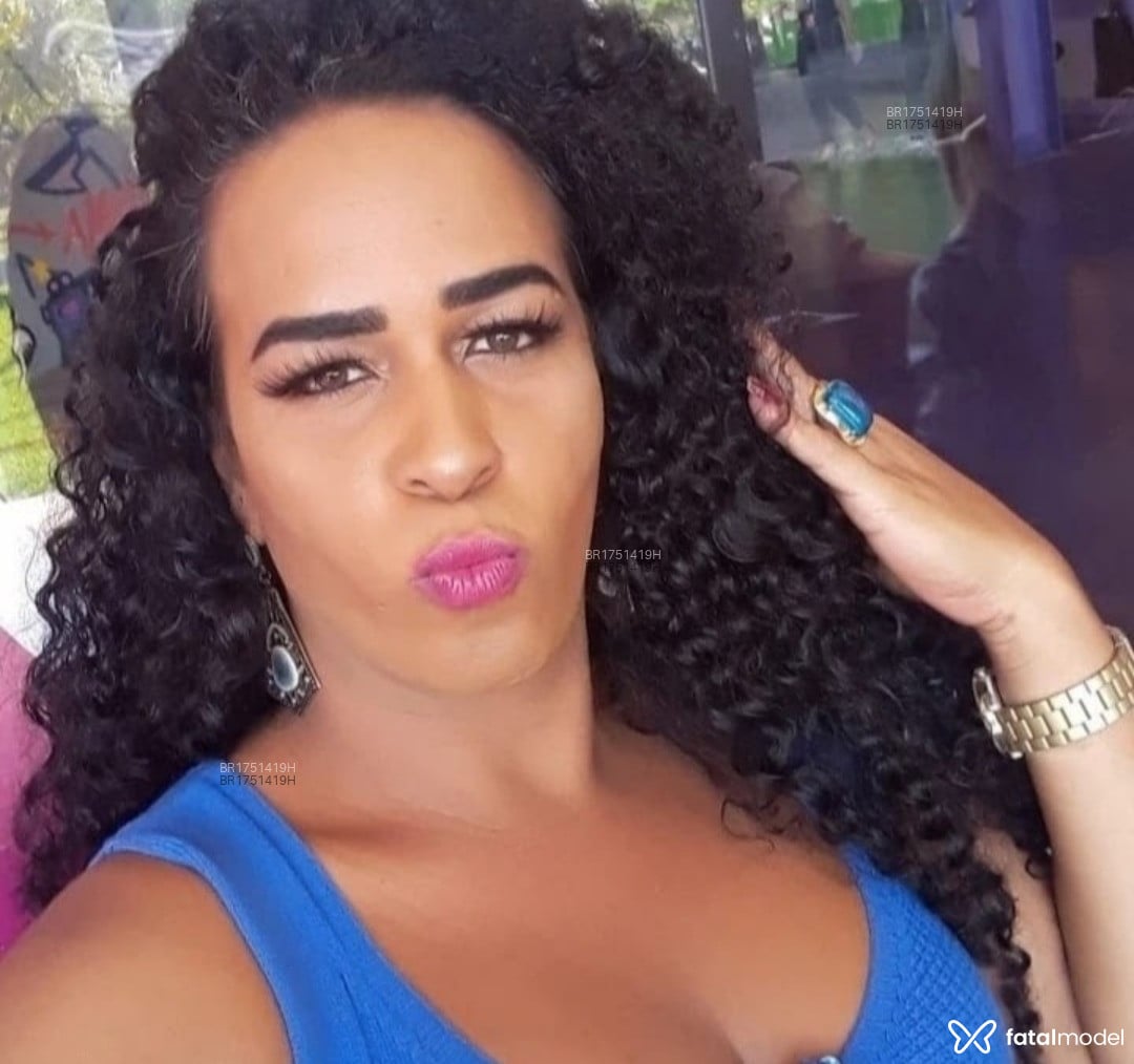 Acompanhante mulher trans com cabelo castanho de olhos castanhos em Queimados - Renata Oliver