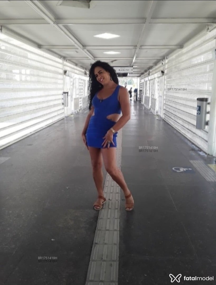 Acompanhante mulher trans com cabelo castanho de olhos castanhos em Queimados - Renata Oliver