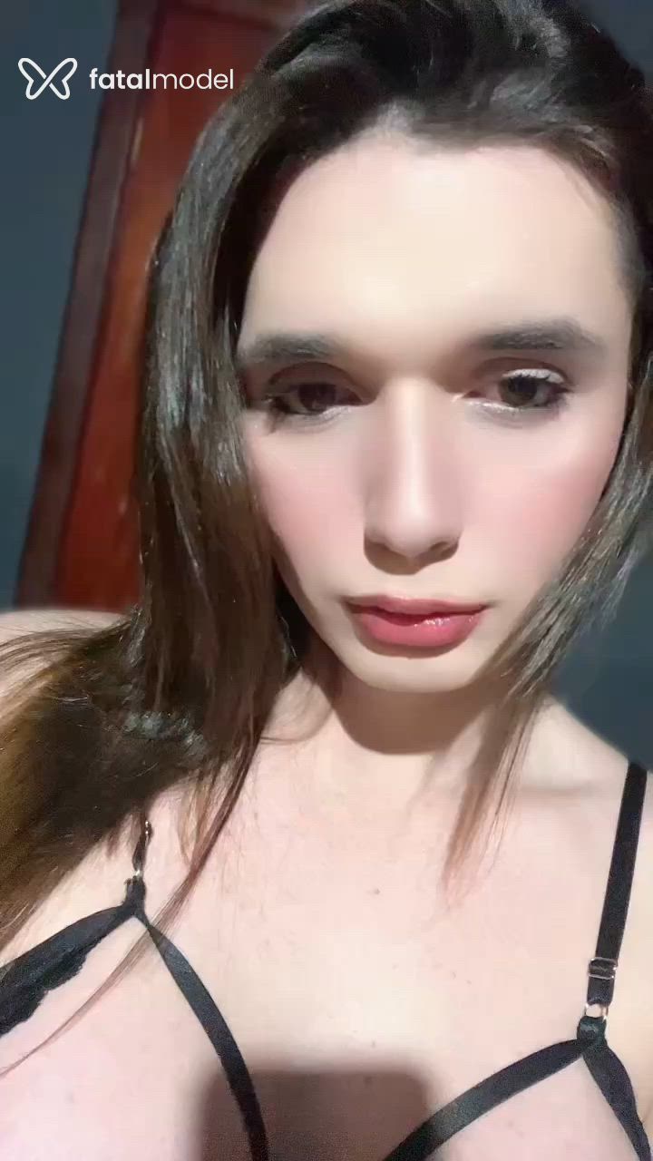 Acompanhante mulher trans com cabelo castanho de olhos castanhos - Bruna Maia Acompanhante mulher trans com cabelo castanho de olhos castanhos - Bruna Maia
