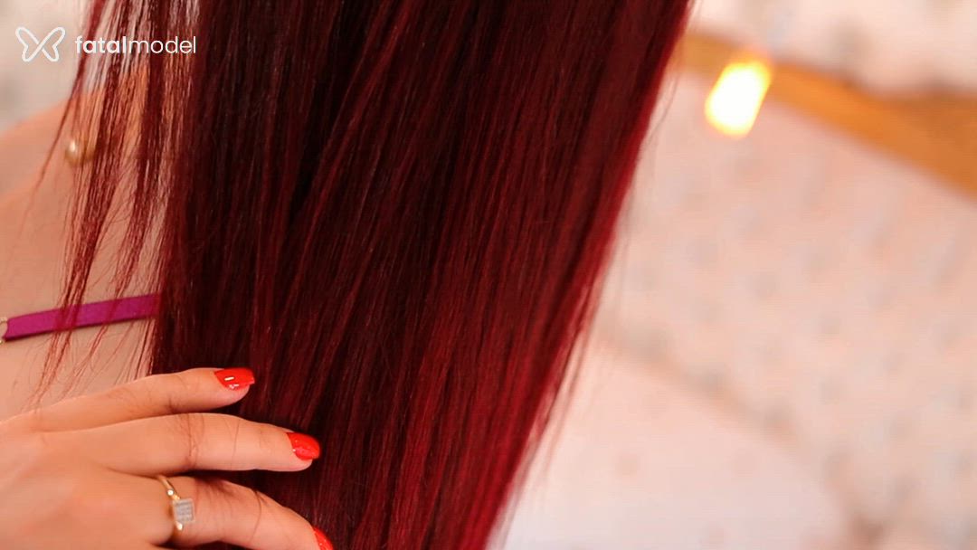 Acompanhante mulher ruiva (o) de olhos castanhos - Júlia
