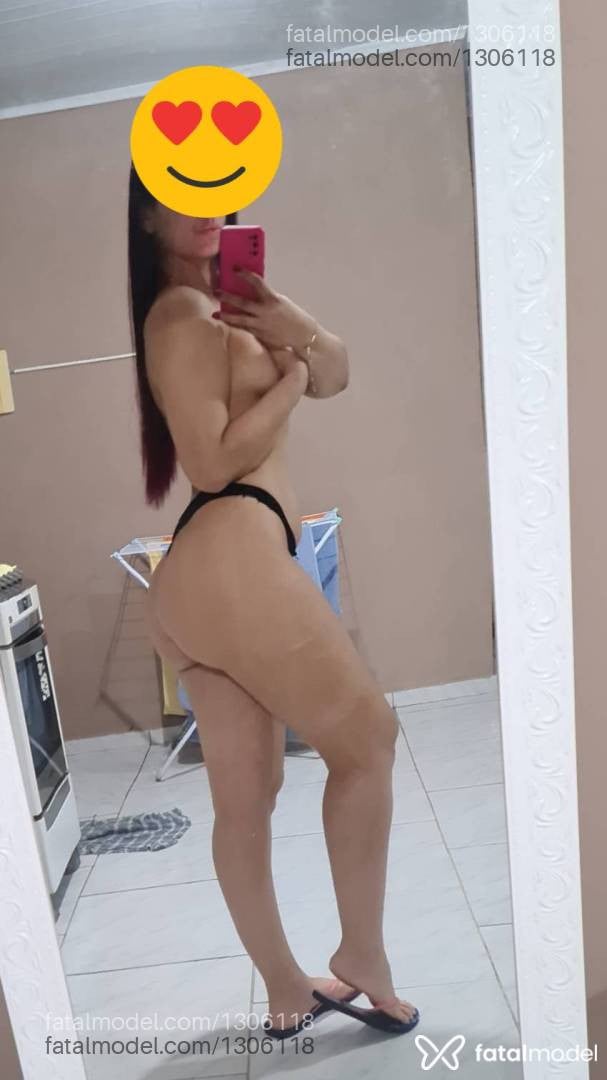 Acompanhante mulher ruiva (o) de olhos castanhos - Júlia