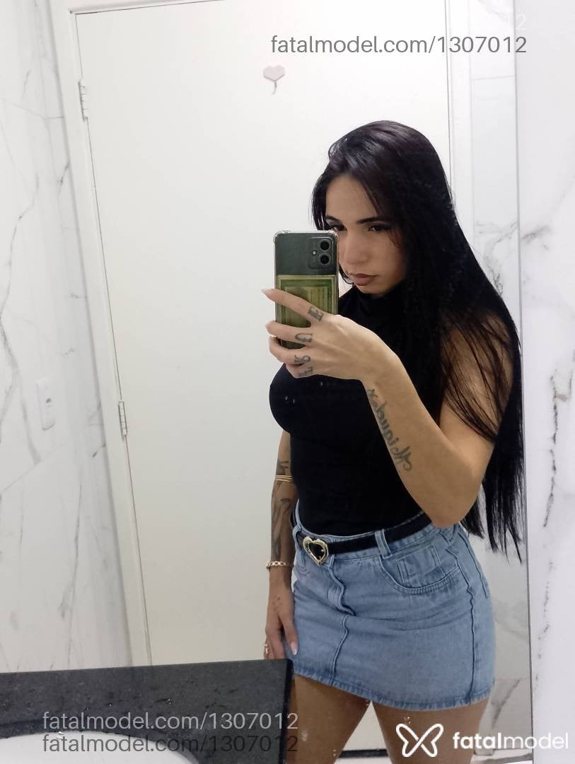 Acompanhante mulher morena (o) de olhos castanhos - Heloísa