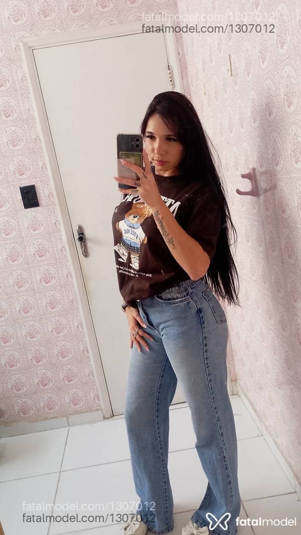 Acompanhante mulher morena (o) de olhos castanhos - Heloísa