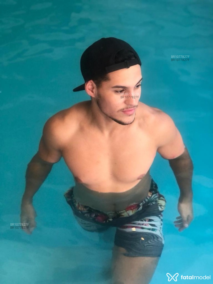 Acompanhante homem morena (o) de olhos castanhos em Florianópolis - HEITOR MARRENTO