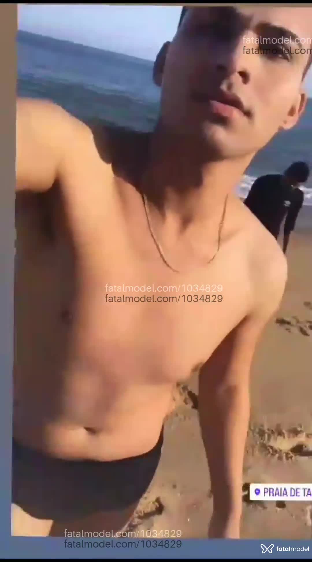 Acompanhante homem com cabelo castanho de olhos verdes em Manaus - Lukas