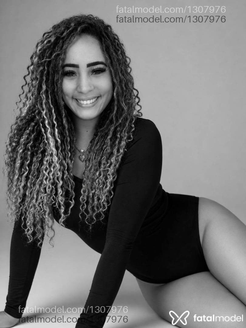 Acompanhante mulher loira (o) de olhos castanhos em Planaltina - Cachos Dourados
