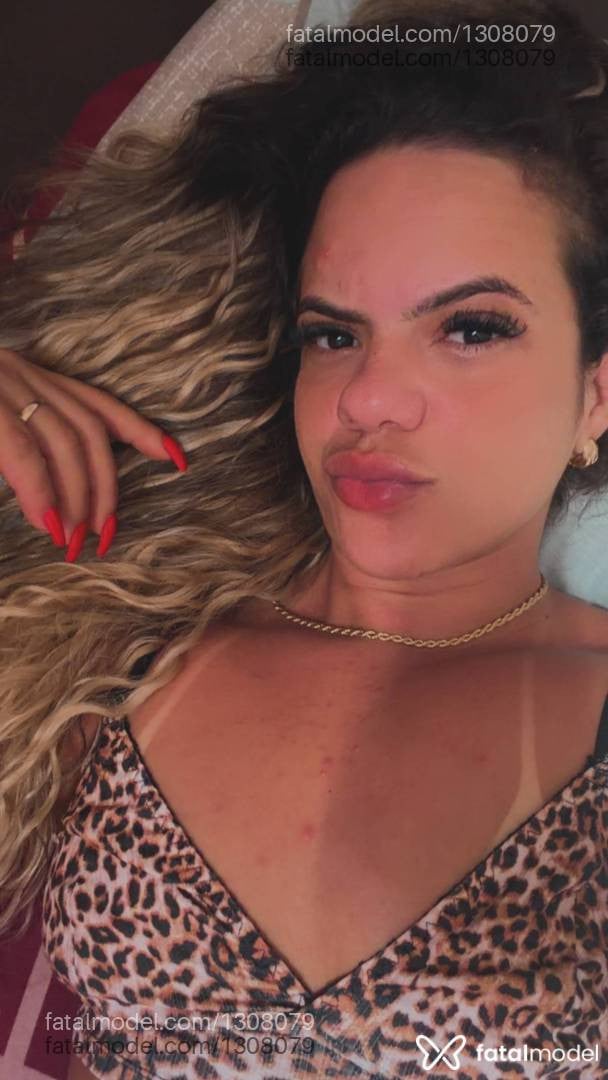 Acompanhante mulher loira (o) de olhos castanhos - Ana paula